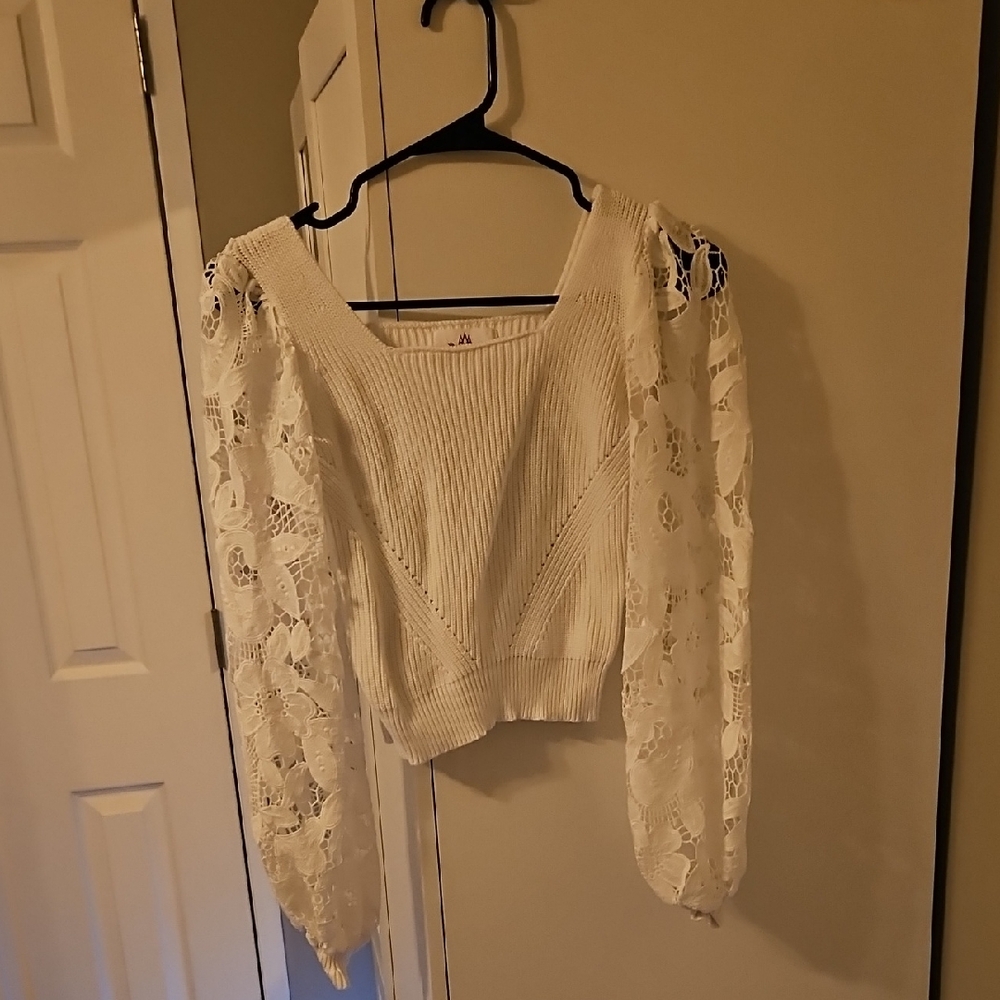 R2 White Lace Sleeve Cropped Sweater